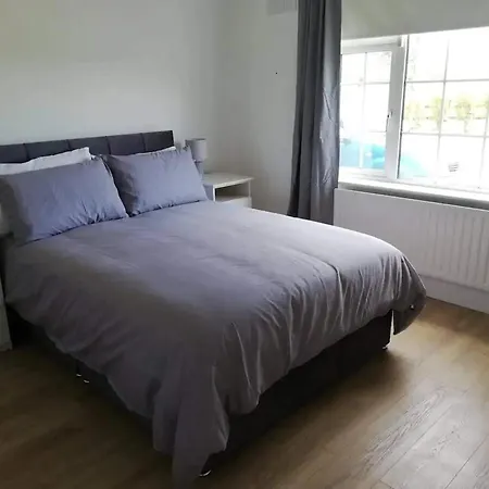 4-bed House In Rosslare With Swimming Pool *