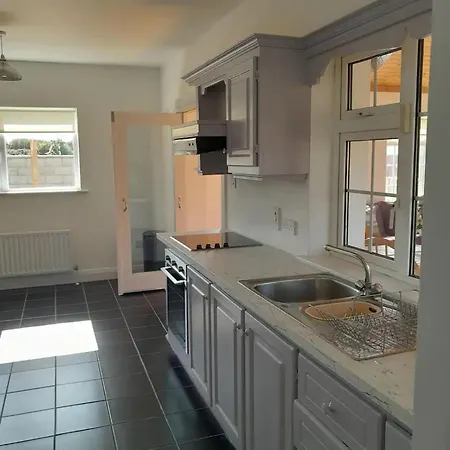 Prázdninový dům 4-bed House In Rosslare With Swimming Pool